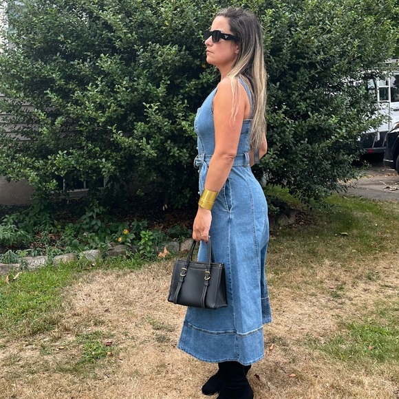 Spring 🌺 NWT HOUSE OF HARLOW MIDI DENIM DRESS 6
🚨 My prices are firm no discount - Picture 8 of 9